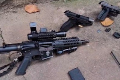 Trio é preso com fuzil e pistolas em São João de Meriti