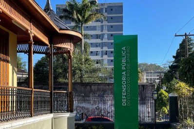 Polo fixo de atendimento às vítimas das chuvas em Petrópolis começa a operar nesta segunda