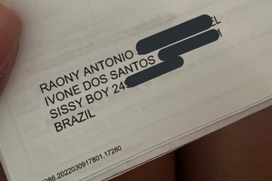 Maricá ou Sissy Boy? Erro de tradução em encomenda viraliza nas redes sociais