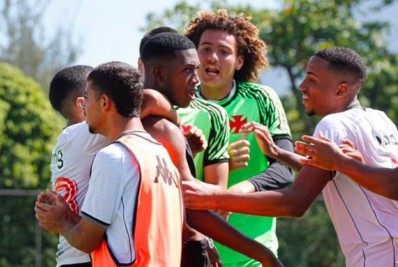 Vasco faz proposta para fenômeno da base assinar primeiro contrato profissional