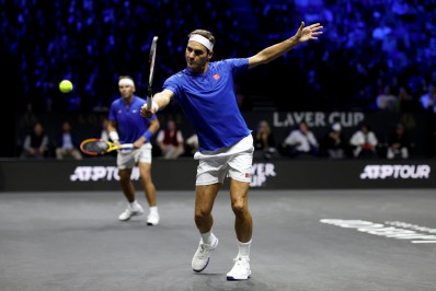 Federer e Nadal perdem jogo de duplas na despedida do suíço das quadras