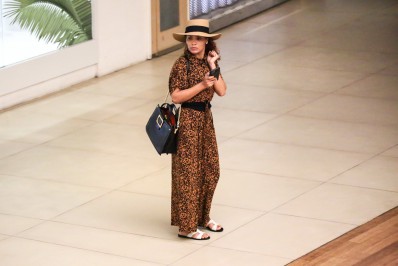 Lidi Lisboa aproveita folga em shopping do Rio 