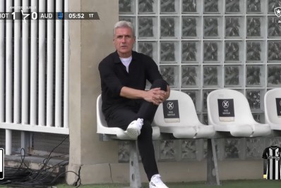 Luís Castro vai ao Nilton Santos para acompanhar amistoso do time sub-23 do Botafogo