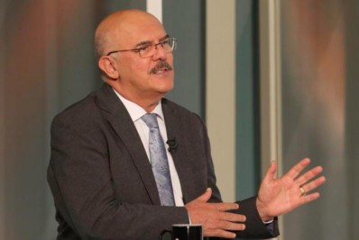 Empresário afirma que 'gabinete paralelo' do MEC cobrou propina escondida em pneu