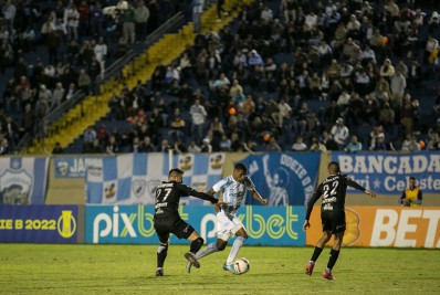 Londrina perde em casa e segue três pontos atrás do Vasco