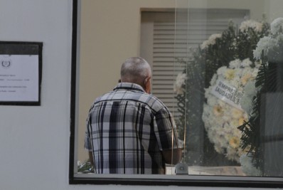 Homem baleado na cabeça durante blitz no Rio é enterrado