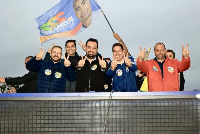 Castro promete ações para consolidar a economia de Itaboraí, durante carreata