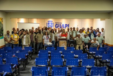 Agentes de endemias participam de capacitação para vacinação contra raiva animal, em Guapimirim