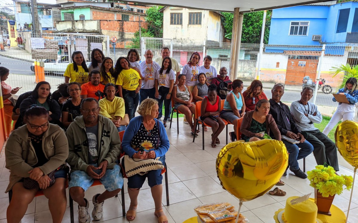 Popula&ccedil;&atilde;o e convidados participando da palestra sobreo Setembro Amarelo