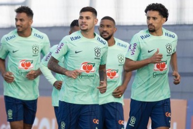 Machucado, Bruno Guimarães é cortado da seleção brasileira e volta à Inglaterra