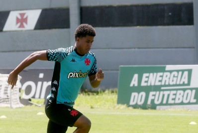 Postura firme do Vasco afasta assédio do mercado europeu a Andrey Santos