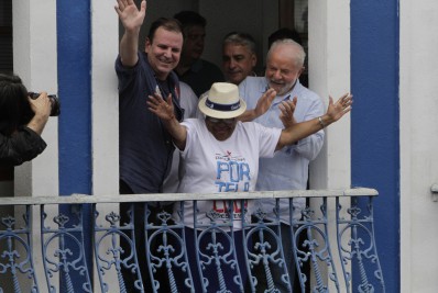 Roteiro do samba, feijoada — e votos