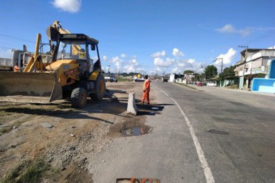 Casal de idosos de Minas Gerais é assaltado e agredido por bandidos em rodovia, em Guapimirim