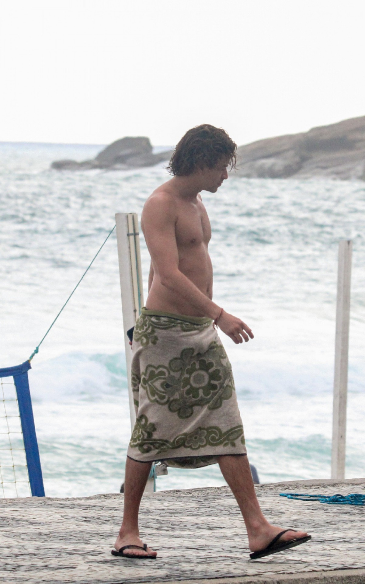 Jesu&iacute;ta Barbosa curte dia de praia com amigos na Zona Sul do Rio