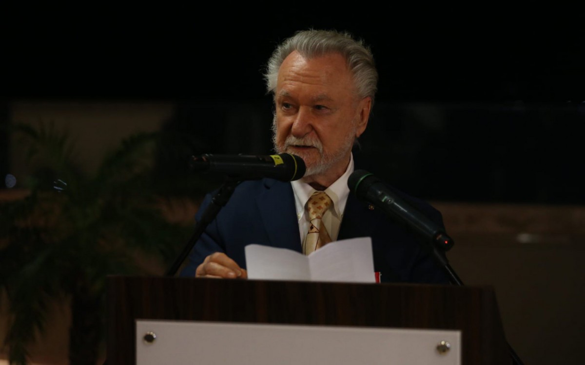 Jo&atilde;o Candido Portinari, filho do pintor Candido Portinari, recebeu o t&iacute;tulo de Oficial da Ordem da Estrela da It&aacute;lia