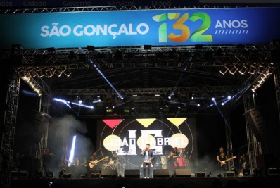 Shows da festa de aniversário atraem multidão em São Gonçalo