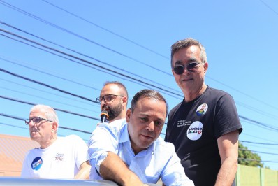 Rodrigo Neves faz grande carreata em Niterói e lembra realizações