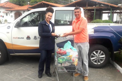 Comida para quem precisa: Casa de Portugal doa 80 quilos de alimentos para os projetos Sopa e Café Popular da Prefeitura de Teresópolis