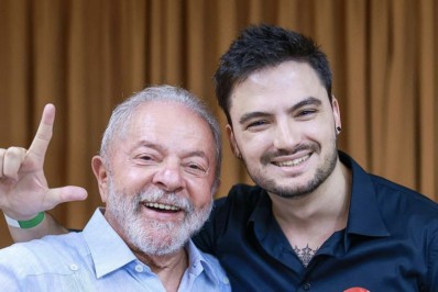 Em 'superlive', Lula reforça discurso de combate ao ódio e apela pelo voto útil