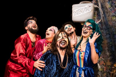 Espetáculo traz releituras de Rouge e Whitney Houston em apresentação gratuita em Nilópolis