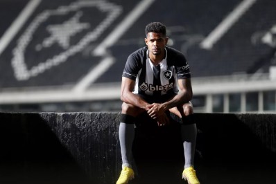 Negociação avança, e Júnior Santos está perto de retornar ao Botafogo
