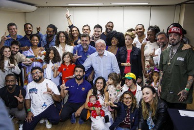 Artistas e influenciadores digitais se reúnem com Lula e Freixo em evento no Rio