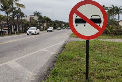 Rodovia BR-101 tem 2.125 placas de sinalização que serão substituídas