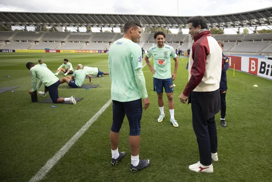 Ídolo do São Paulo acompanha treino da seleção brasileira na França
