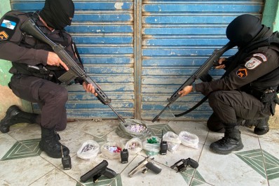 Troca de tiros termina com três suspeitos baleados em São Gonçalo