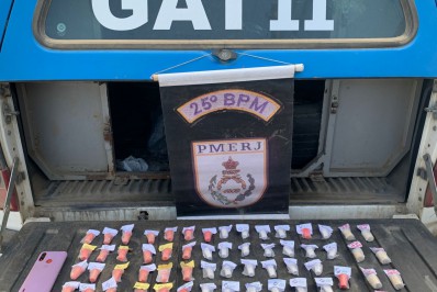 Mulher é presa com cocaína em Araruama