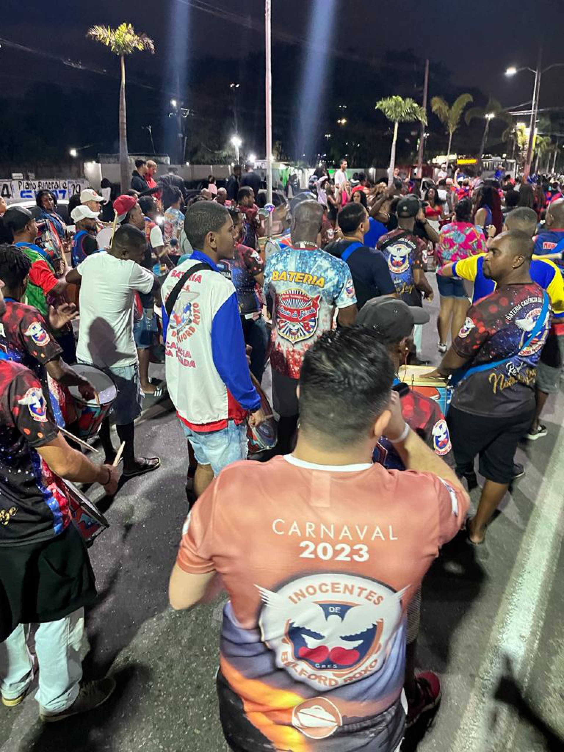 O ensaio de rua agitou a noite de domingo em Belford Roxo - Divulga&ccedil;&atilde;o