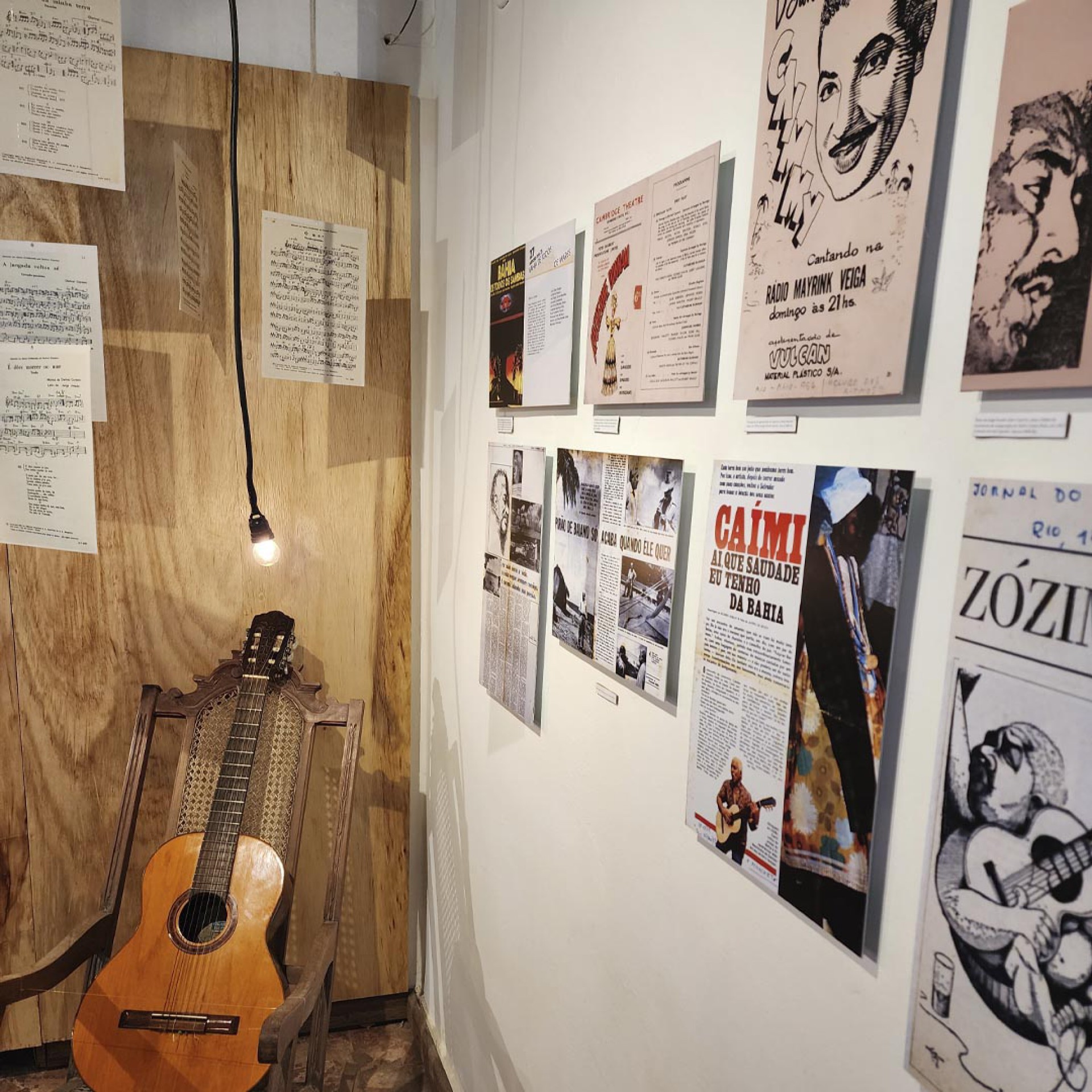 Al&eacute;m da exposi&ccedil;&atilde;o, a Semana Caymmi tamb&eacute;m apresentou filmes sobre o artista, oficinas, palestras, shows e um cortejo &agrave; beira mar pela orla da Cidade - Divulga&ccedil;&atilde;o