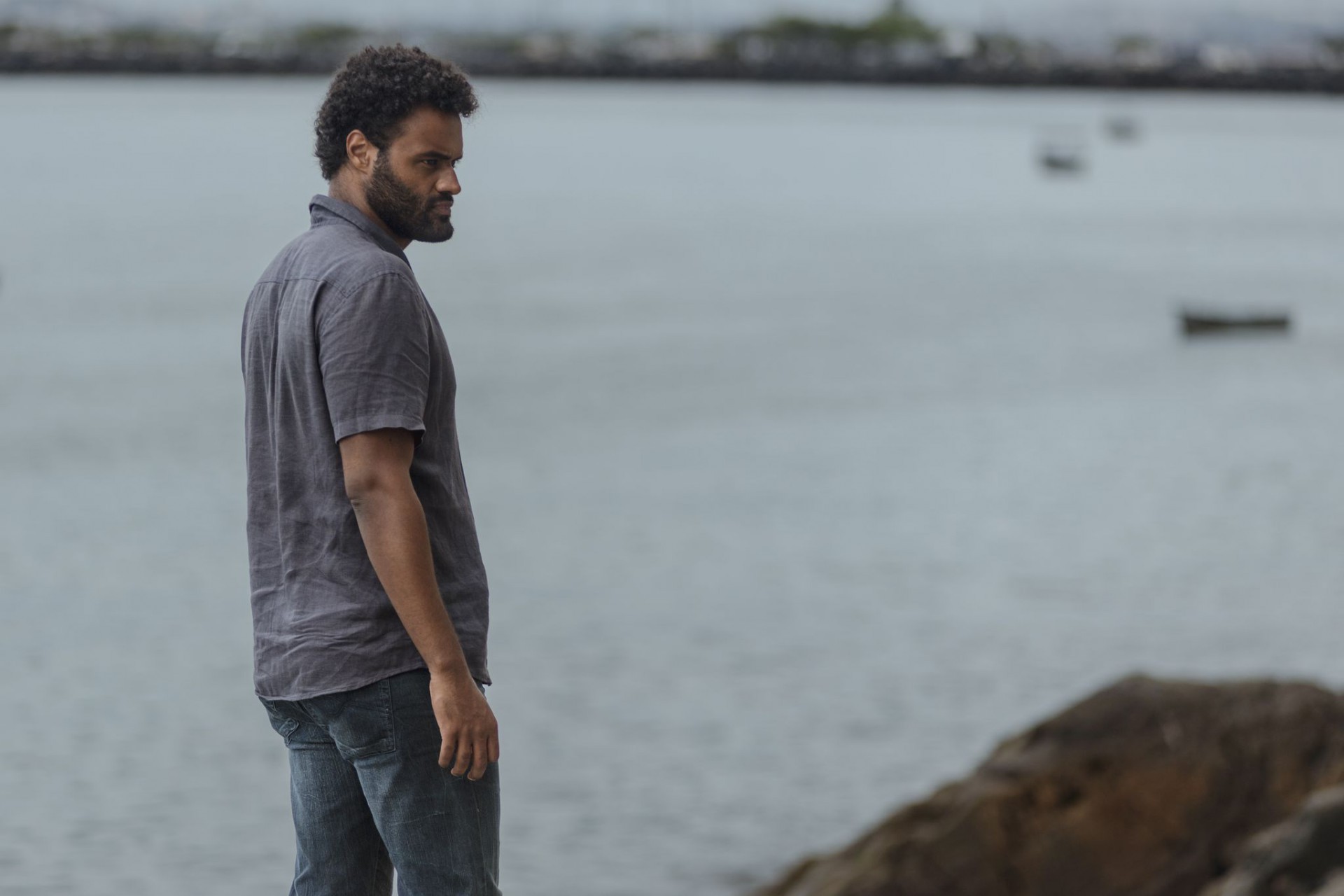 Luiz Felipe Lucas interpreta Paulo na série 'Santo' - Manolo Pavón / Netflix