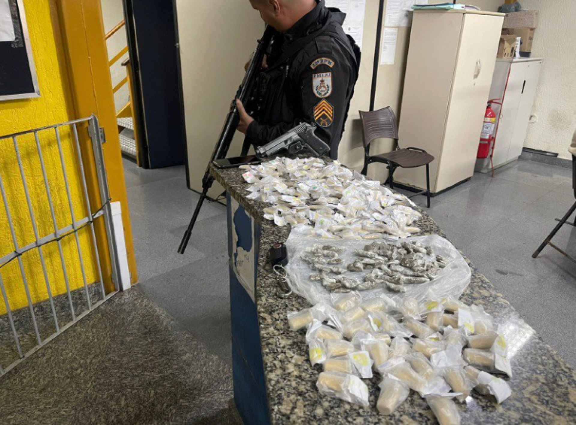 PM apreende grande quantidade de material entorpecente em Rio das Ostras - Divulgação