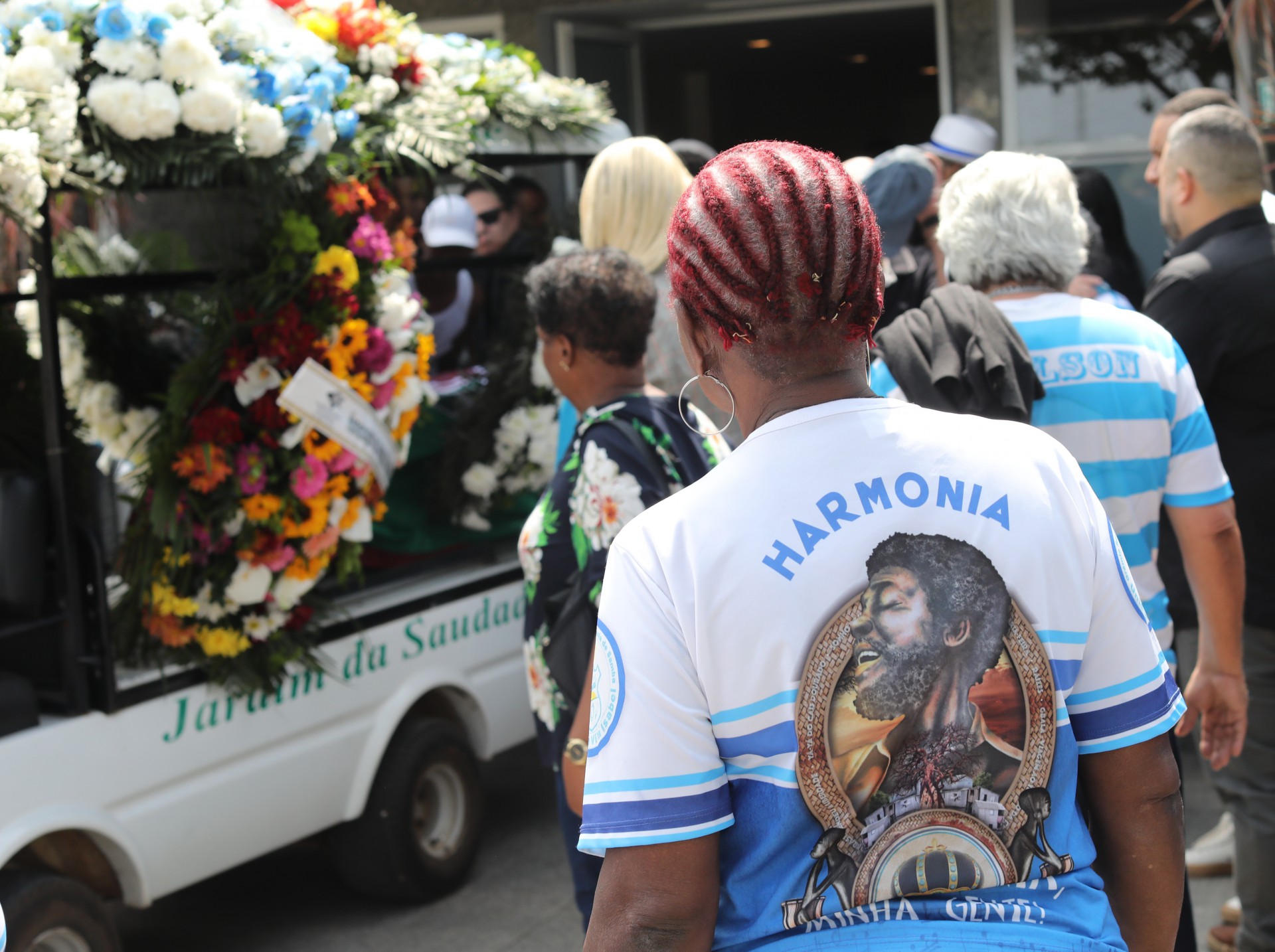 Enterro do ex-presidente da Unidos de Vila Isabel, Wilson Moisés, de 61 anos, no cemitério Jardim da Saudade em Sulacap - Pedro Ivo/Agência O Dia