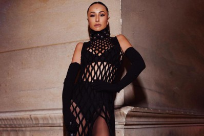 Sabrina Sato compartilha correria entre países em viagem pela Europa