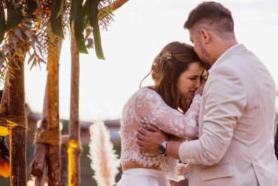 Mari Palma comemora aniversário de Phelipe Siani e se declara para o marido