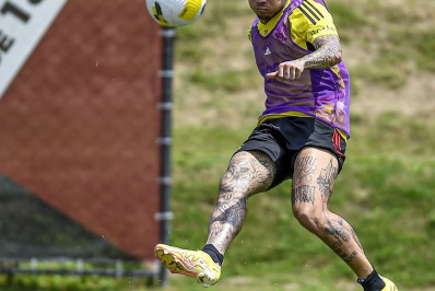 Everton Cebolinha marca golaço em treino do Flamengo; confira