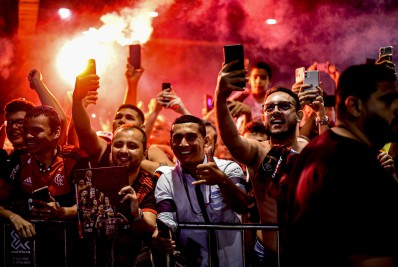 Vídeo: com sinalizadores e muita festa, Flamengo é recebido por torcedores em Fortaleza 