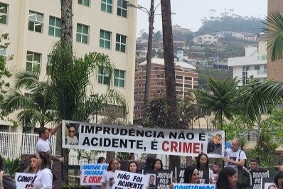 Manifestantes exigem prisão de motorista