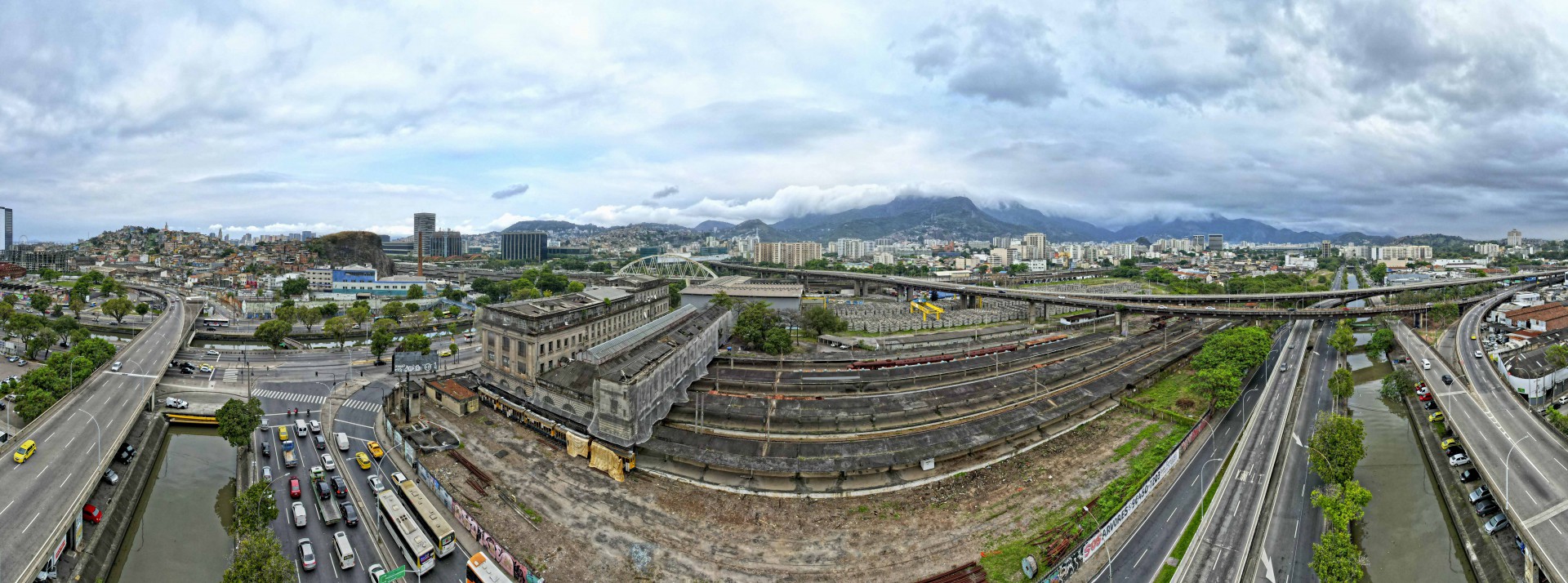 Central realiza limpeza de cinquenta toneladas de lixo na Esta&ccedil;&atilde;o Leopoldina, na Zona Norte do Rio - Divulga&ccedil;&atilde;o