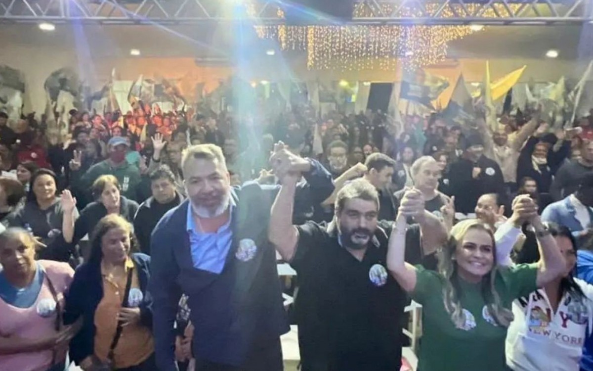 Candidatos a deputado estadual M&aacute;rcio Canella e a deputada federal Deniela do Waguinho junto ao vereador Dudu