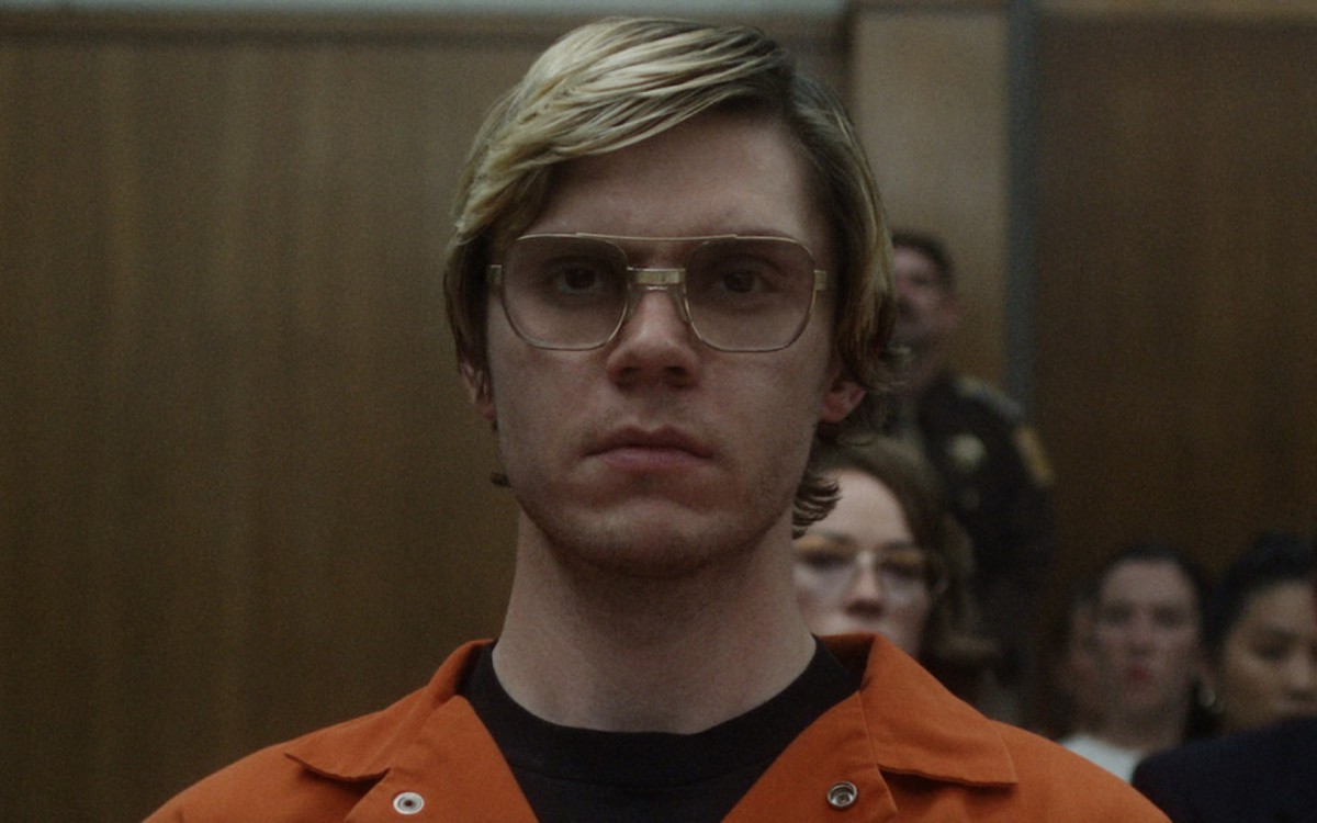 Evan Peters vive o serial killer Jeffrey Dahmer em série da Netflix - Divulgação