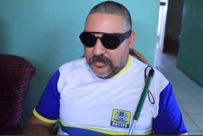 Deficiente visual é agredido no metrô por usar adesivo em apoio a Lula 