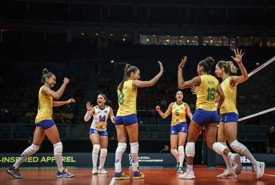 Brasil bate a Colômbia e confirma vaga na 2ª fase do Mundial de vôlei feminino