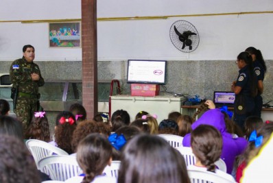 Guarda Civil Municipal conscientiza motoristas e pedestres sobre cuidados básicos em relação ao trânsito