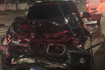 MC Poze do Rodo mostra carro destruído após acidente