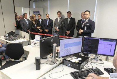 Presidente do TSE apresenta sala de totalização de votos