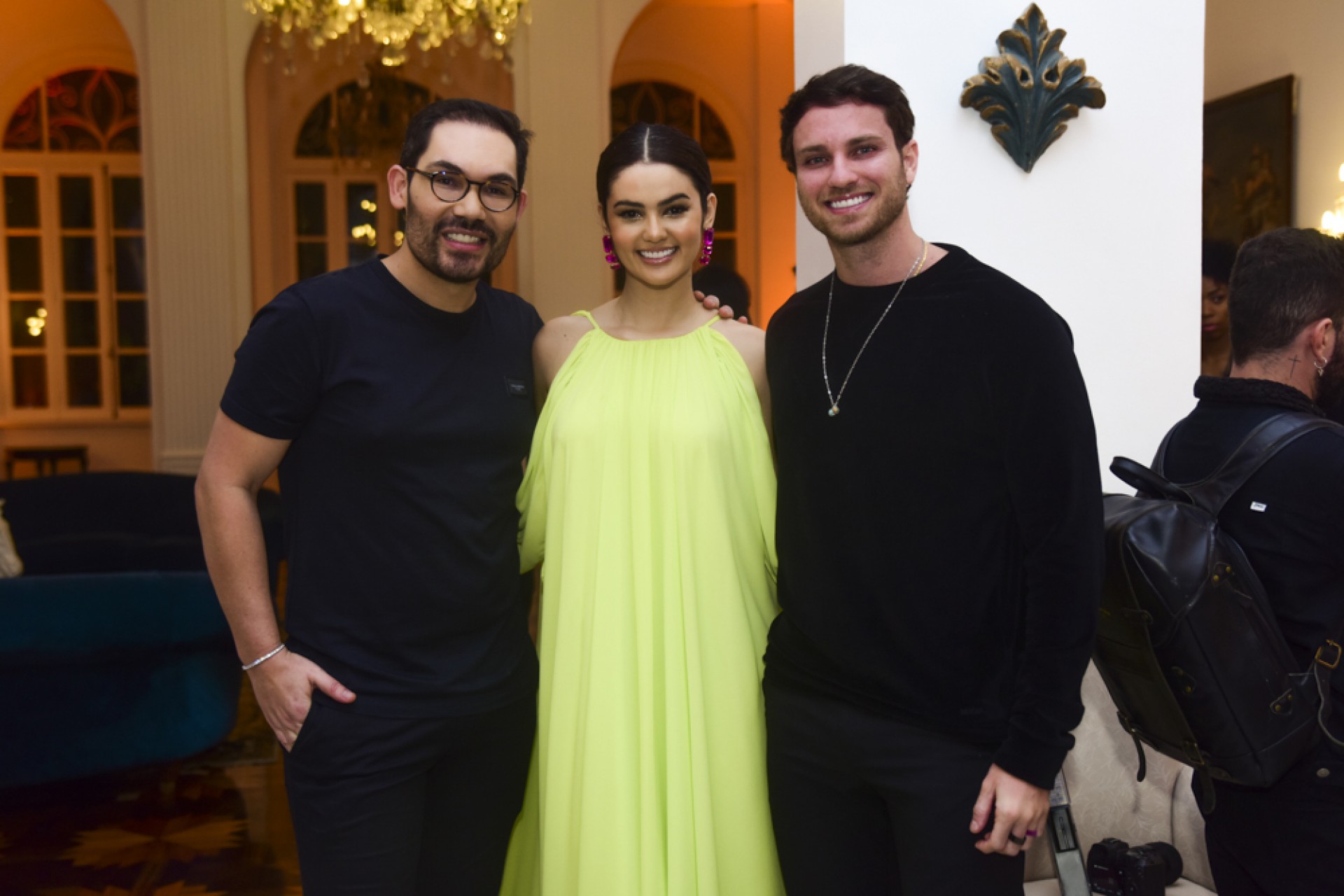 O estilista Romeriton Paulo com Lucas Bissoli e Eslo Marques - Leo Franco / AgNews