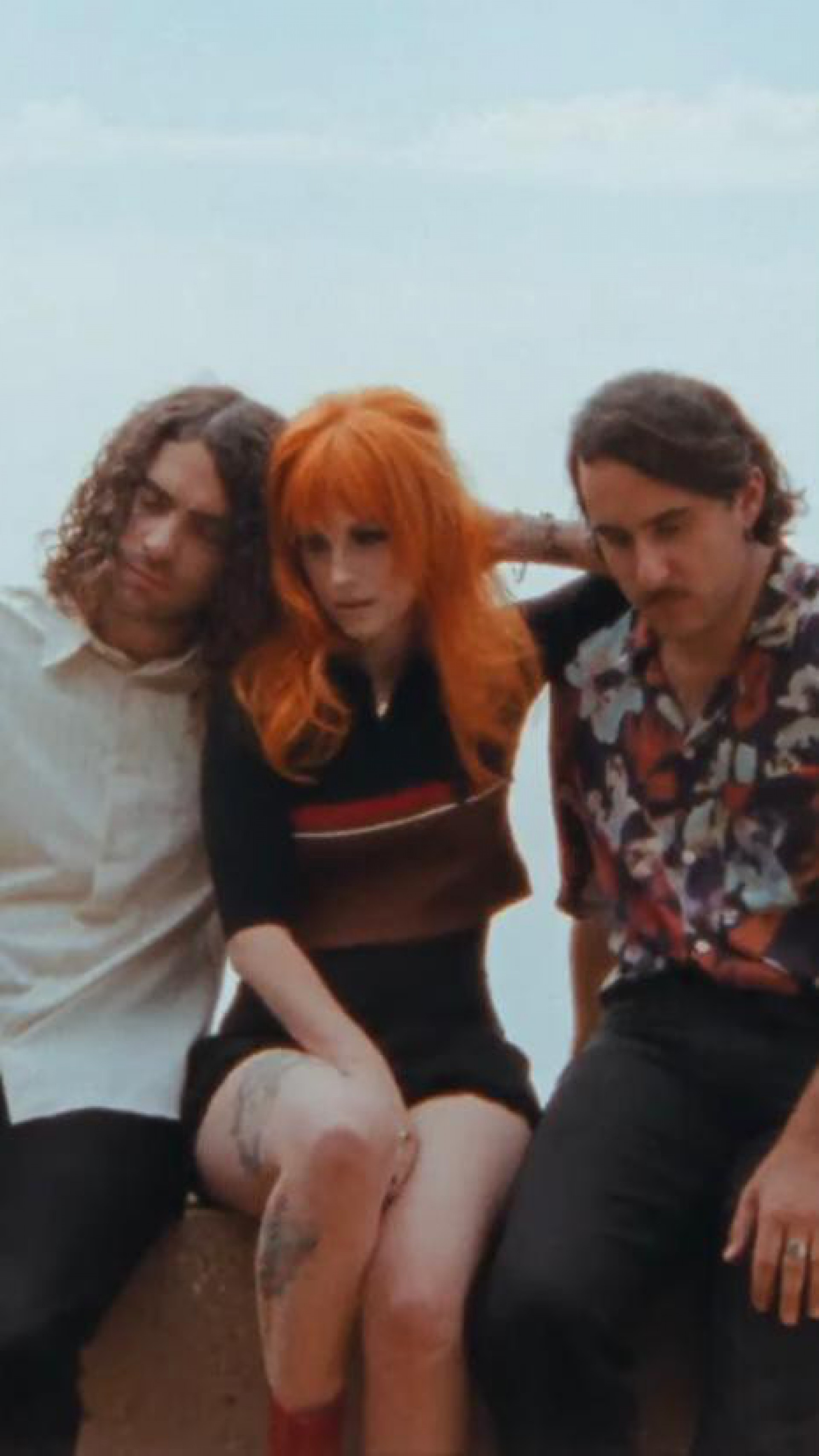Paramore &eacute; formada pela vocalista Hayley Williams, pelo baterista Zac Farro e pelo guitarrista Taylor York - Reprodu&ccedil;&atilde;o/Internet